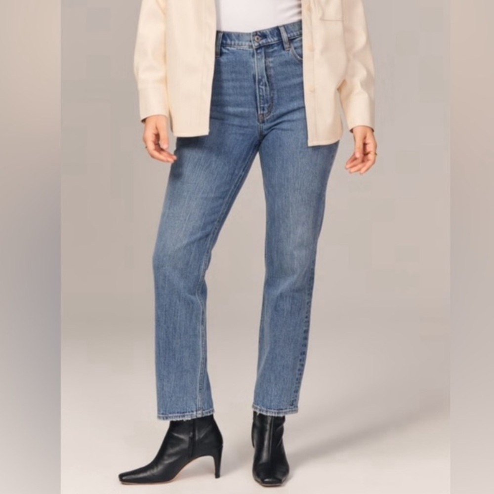 Abercrombie Curve Love Ultra High Rise Ankle Straight Jean